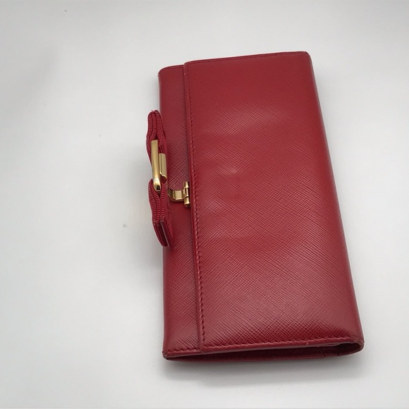 Salvatore Ferragamo Red Leather Vara Bow Closure Wallet  EUC - Picture 5 of 16